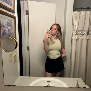 Lululemon Athletica Cut-Out Top in Light Green